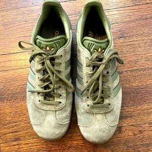 Adidas Gazelle, army green, men’s size 6.5/women 8